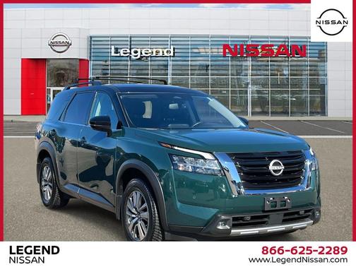 2022 Nissan Pathfinder SL