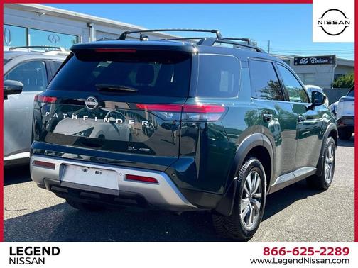 2022 Nissan Pathfinder SL