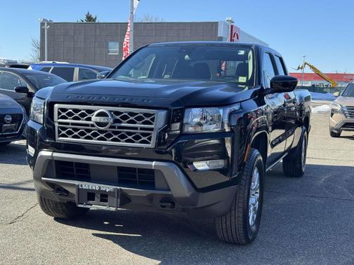 2023 Nissan Frontier SV