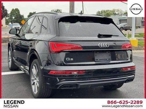 Mythos Black Metallic 2025 Audi Q5 45 S line quattro Premium