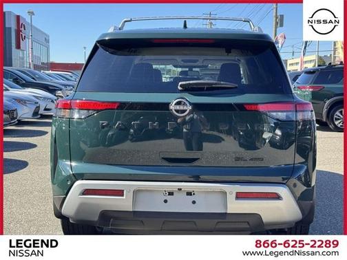 2022 Nissan Pathfinder SL
