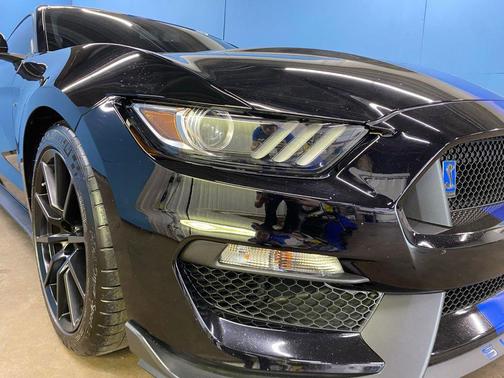 2018 Ford Shelby GT350 Base