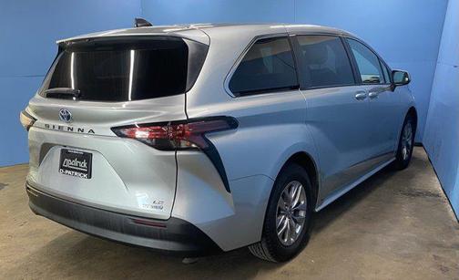 2022 Toyota Sienna LE