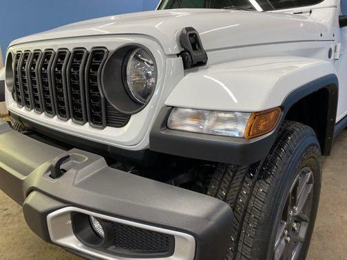 2024 Jeep Gladiator Sport S