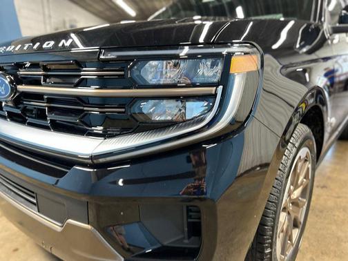 AGATE BLACK METALLIC 2026 Ford Expedition Max King Ranch