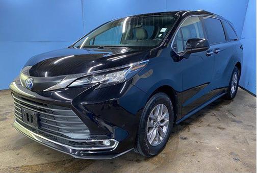 2023 Toyota Sienna XLE