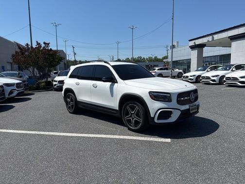 Polar White 2025 Mercedes-Benz GLB 250