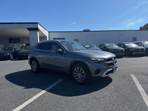 Selenite Grey Metallic 2023 Mercedes-Benz GLC 300