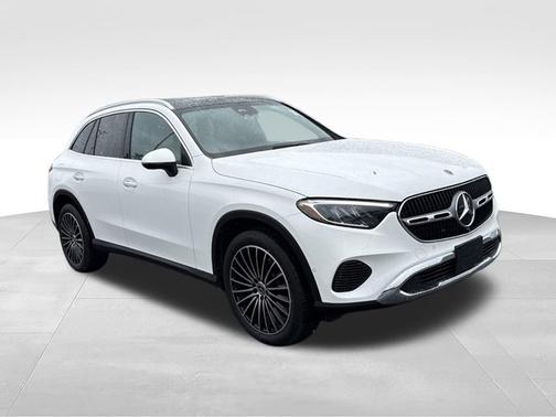 Polar White 2025 Mercedes-Benz GLC 300