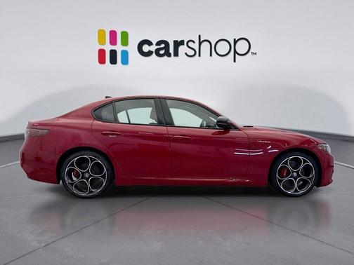 Alfa Rosso 2024 Alfa Romeo Giulia Veloce AWD