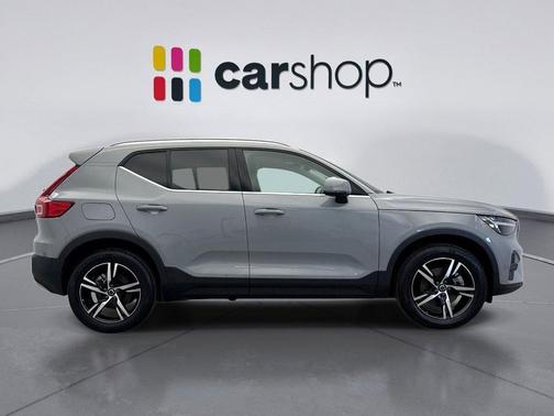 2025 Volvo XC40 B5 Core Bright Theme