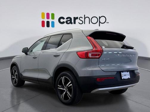 2025 Volvo XC40 B5 Core Bright Theme