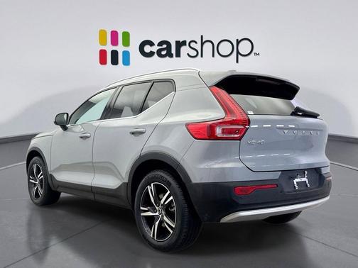 2025 Volvo XC40 B5 Core Bright Theme