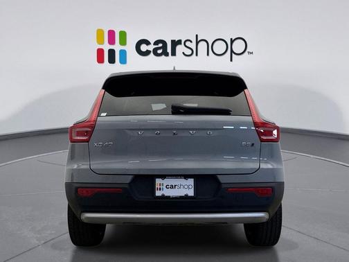 2025 Volvo XC40 B5 Core Bright Theme