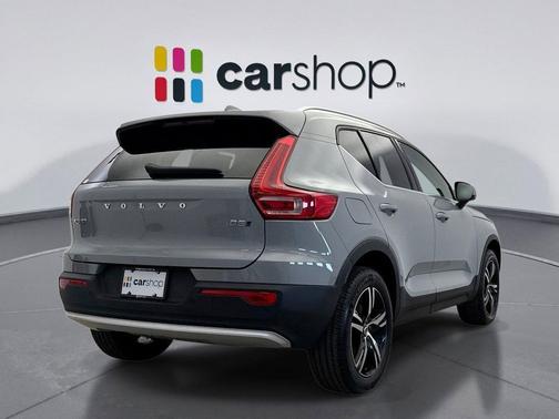 2025 Volvo XC40 B5 Core Bright Theme