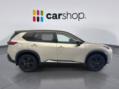Champagne Silver Metallic/Super Black 2023 Nissan Rogue SL