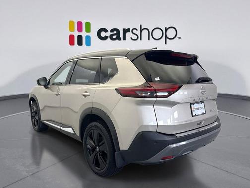 Champagne Silver Metallic/Super Black 2023 Nissan Rogue SL