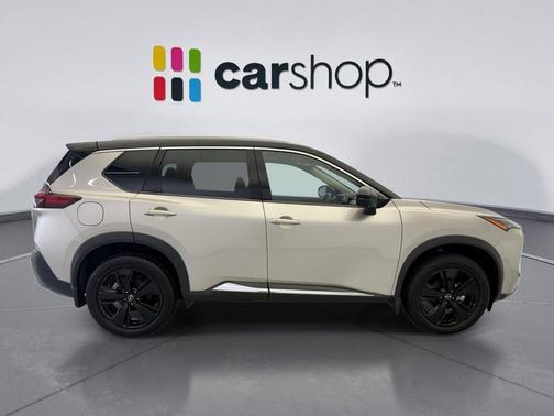 Champagne Silver Metallic/Super Black 2023 Nissan Rogue SL