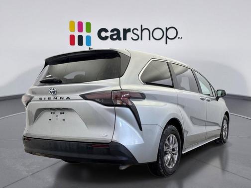 2025 Toyota Sienna LE