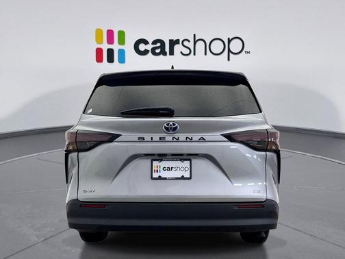 2025 Toyota Sienna LE