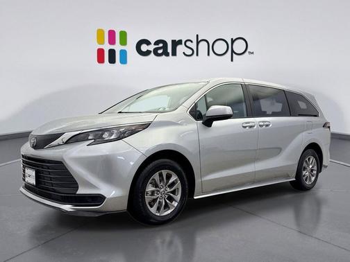 2025 Toyota Sienna LE