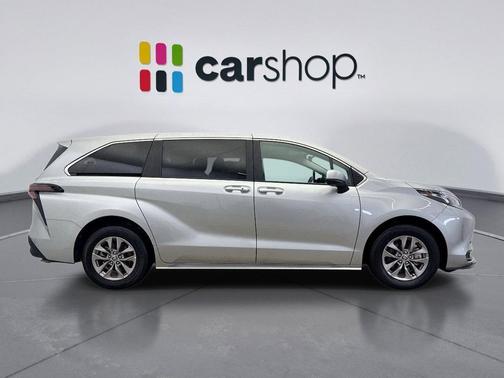 2025 Toyota Sienna LE