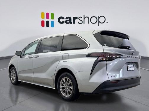 2025 Toyota Sienna LE