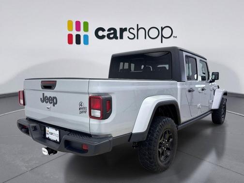 Silver Zynith Clearcoat 2023 Jeep Gladiator Willys 4x4