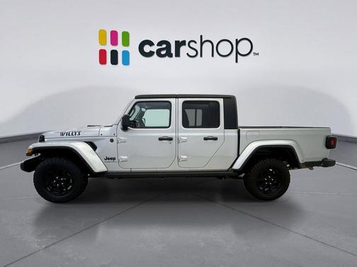 Silver Zynith Clearcoat 2023 Jeep Gladiator Willys 4x4