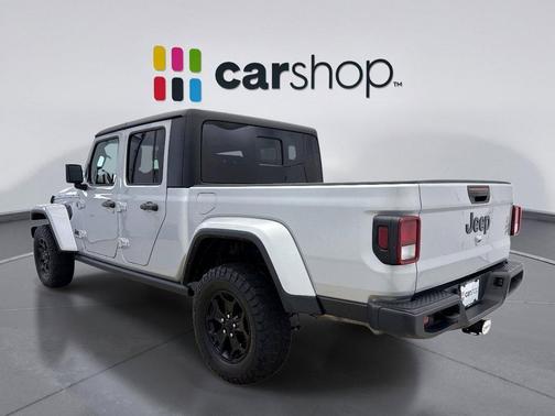 Silver Zynith Clearcoat 2023 Jeep Gladiator Willys 4x4