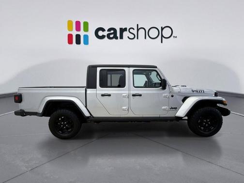 Silver Zynith Clearcoat 2023 Jeep Gladiator Willys 4x4