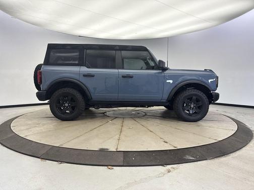 AZURE GRAY MET TRI-COAT 2024 Ford Bronco Black Diamond