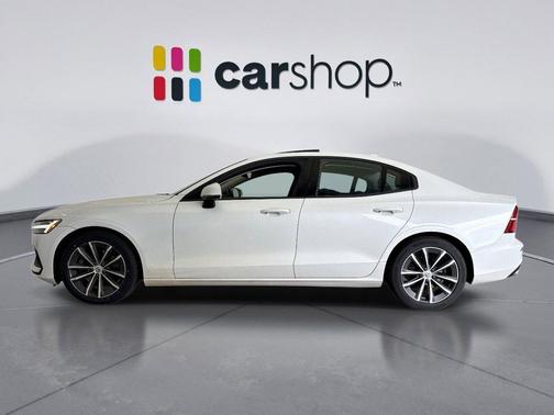 Crystal White Metallic 2021 Volvo S60 T5 Momentum