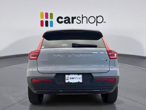 2024 Volvo XC40 B5 Ultimate Dark Theme