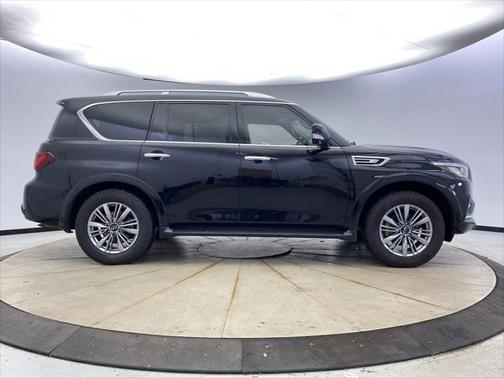 2022 INFINITI QX80 Luxe