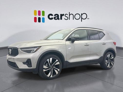 2025 Volvo XC40 B5 Plus Dark Theme