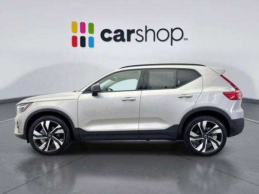 2025 Volvo XC40 B5 Plus Dark Theme