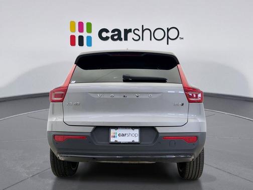 2025 Volvo XC40 B5 Plus Dark Theme