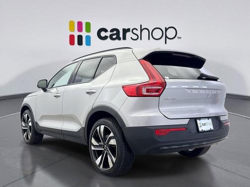 2025 Volvo XC40 B5 Plus Dark Theme