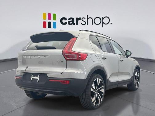 2025 Volvo XC40 B5 Plus Dark Theme