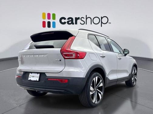 2025 Volvo XC40 B5 Plus Dark Theme
