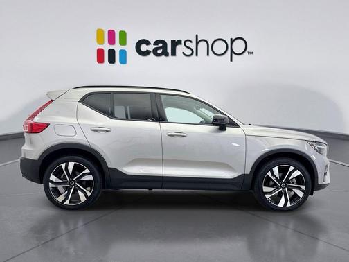 2025 Volvo XC40 B5 Plus Dark Theme