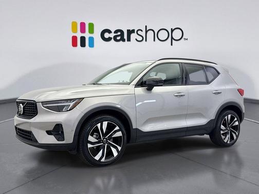 2025 Volvo XC40 B5 Plus Dark Theme
