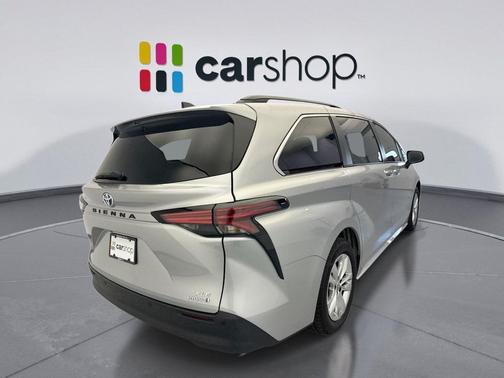Celestial Silver Metallic 2022 Toyota Sienna XLE