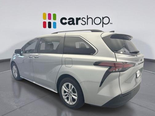 Celestial Silver Metallic 2022 Toyota Sienna XLE