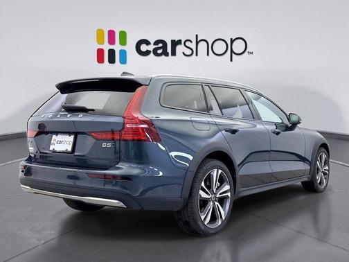 2025 Volvo V60 Cross Country Plus, B5 AWD Gas (mild hybrid)