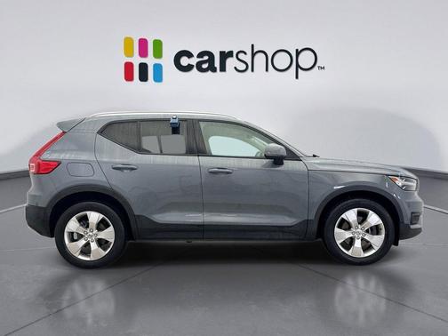 2020 Volvo XC40 T5 Momentum