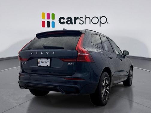 2024 Volvo XC60 B5 Core Dark Theme