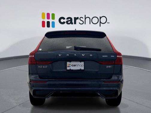 2024 Volvo XC60 B5 Core Dark Theme