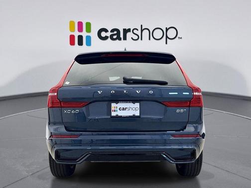 2024 Volvo XC60 B5 Core Dark Theme